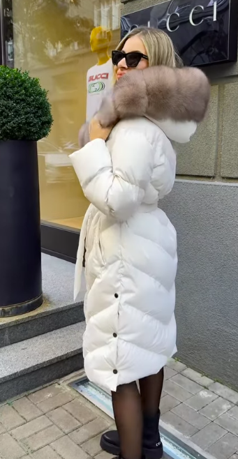 Mercedes | Abrigo de invierno con cuello de pelo